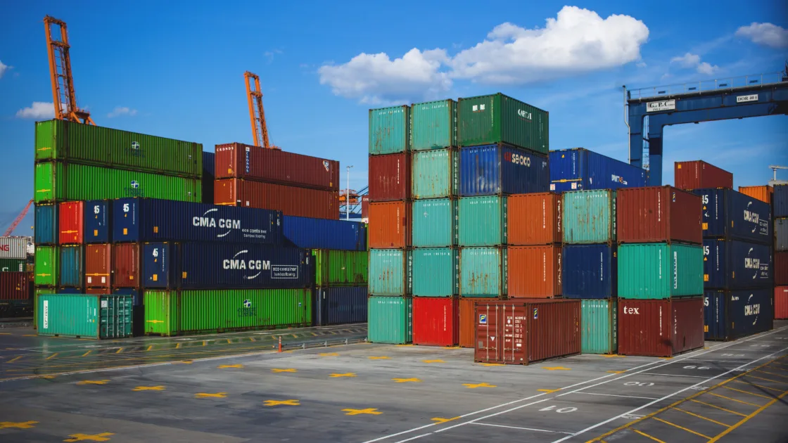 Ukuran Container 40 Feet: Luar, Dalam, Pintu & Berat